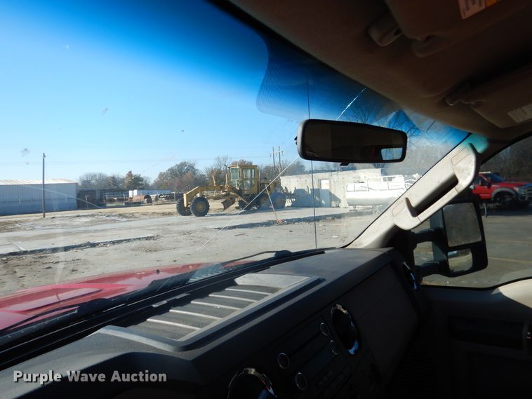 image for item DE4045 2010 Ford F350 XLT pickup truck cab and chassis