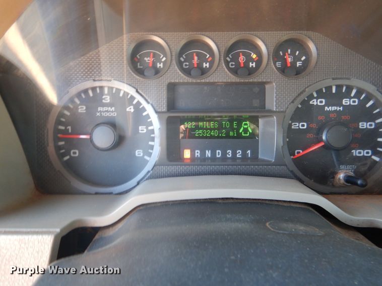 image for item DE4045 2010 Ford F350 XLT pickup truck cab and chassis