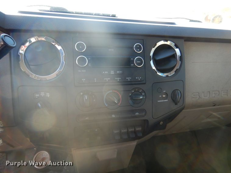 image for item DE4045 2010 Ford F350 XLT pickup truck cab and chassis