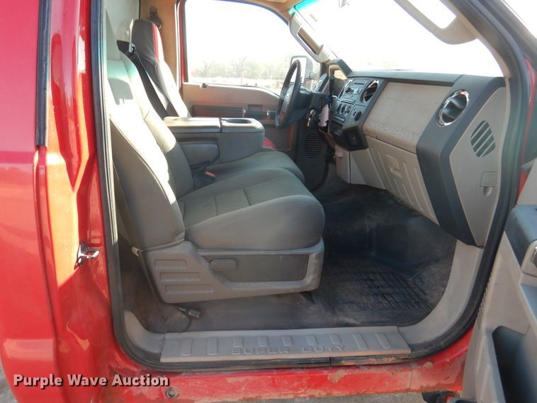 image for item DE4045 2010 Ford F350 XLT pickup truck cab and chassis