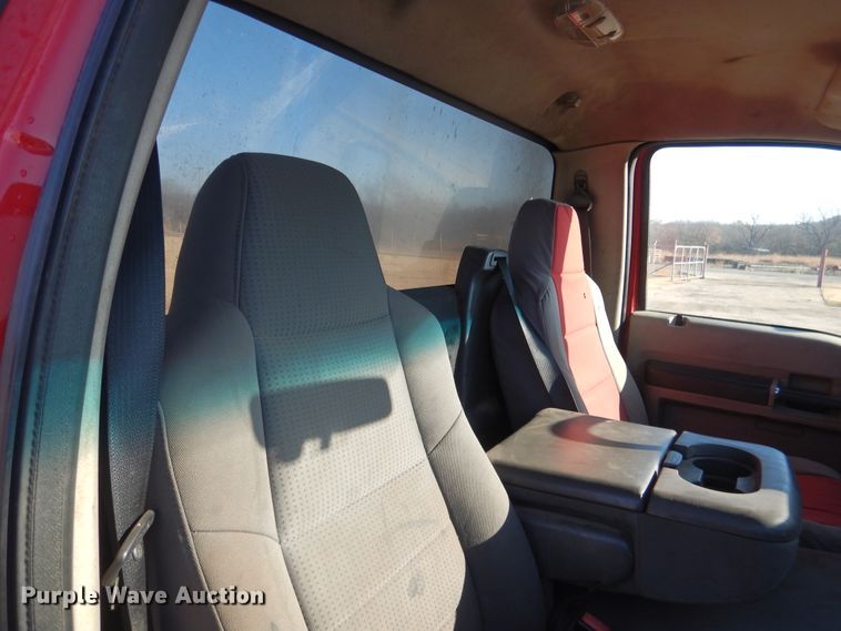 image for item DE4045 2010 Ford F350 XLT pickup truck cab and chassis