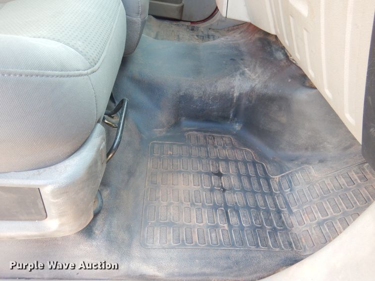 image for item DE4045 2010 Ford F350 XLT pickup truck cab and chassis