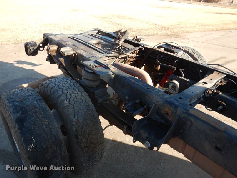 image for item DE4045 2010 Ford F350 XLT pickup truck cab and chassis