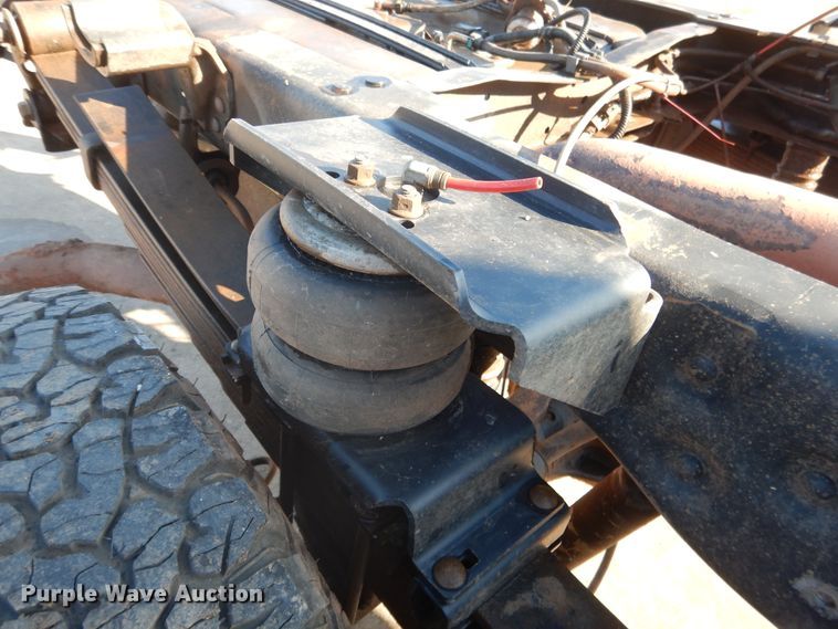 image for item DE4045 2010 Ford F350 XLT pickup truck cab and chassis