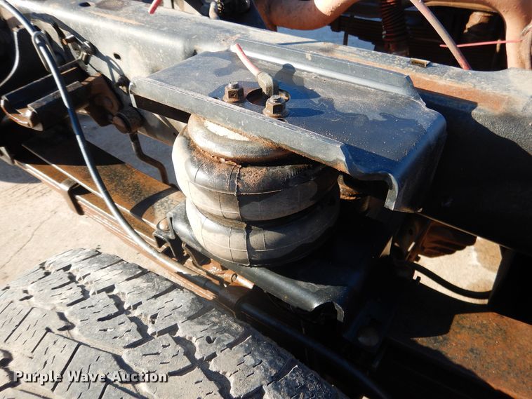 image for item DE4045 2010 Ford F350 XLT pickup truck cab and chassis