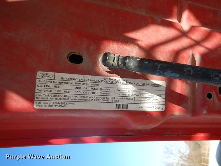 image for item DE4045 2010 Ford F350 XLT pickup truck cab and chassis