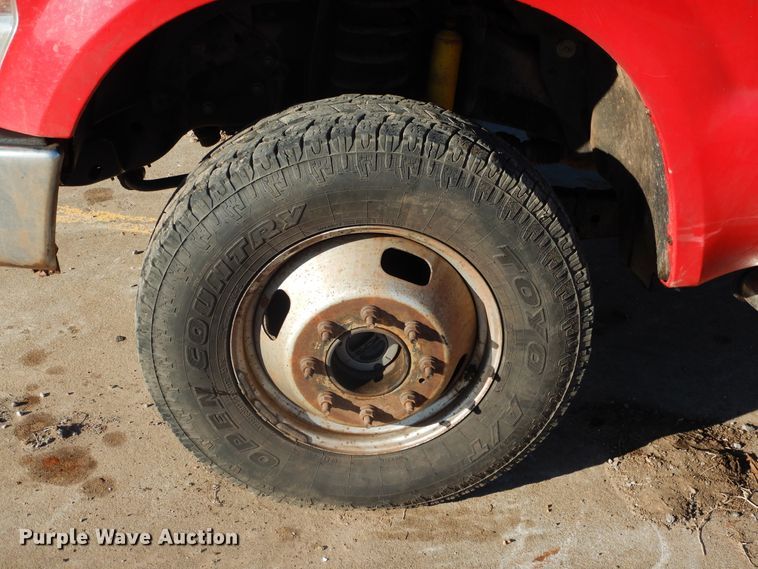 image for item DE4045 2010 Ford F350 XLT pickup truck cab and chassis