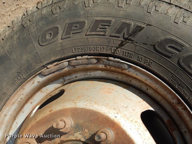 image for item DE4045 2010 Ford F350 XLT pickup truck cab and chassis