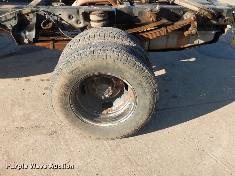 image for item DE4045 2010 Ford F350 XLT pickup truck cab and chassis