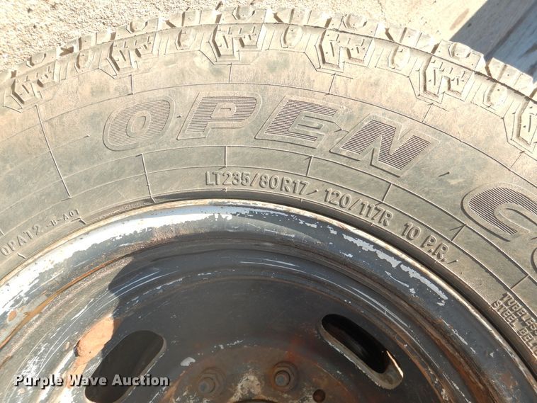 image for item DE4045 2010 Ford F350 XLT pickup truck cab and chassis