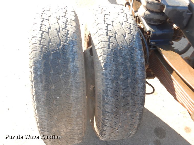 image for item DE4045 2010 Ford F350 XLT pickup truck cab and chassis