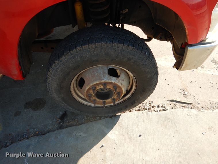 image for item DE4045 2010 Ford F350 XLT pickup truck cab and chassis