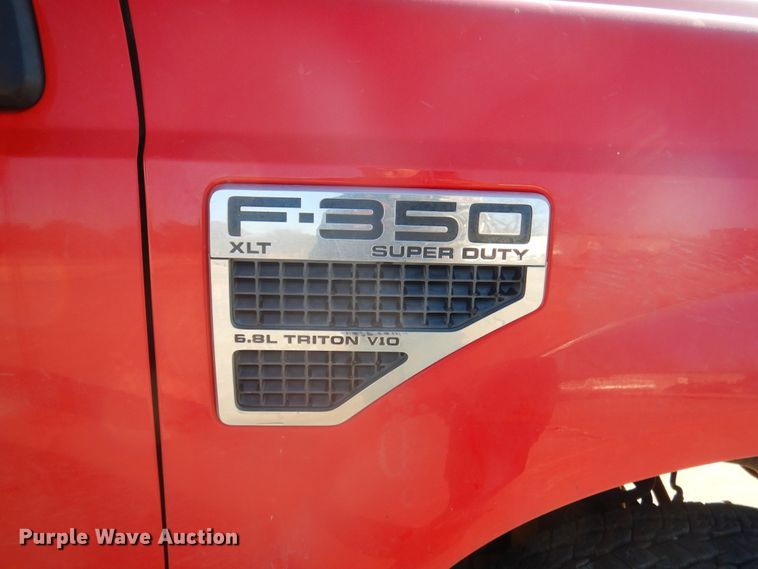 image for item DE4045 2010 Ford F350 XLT pickup truck cab and chassis