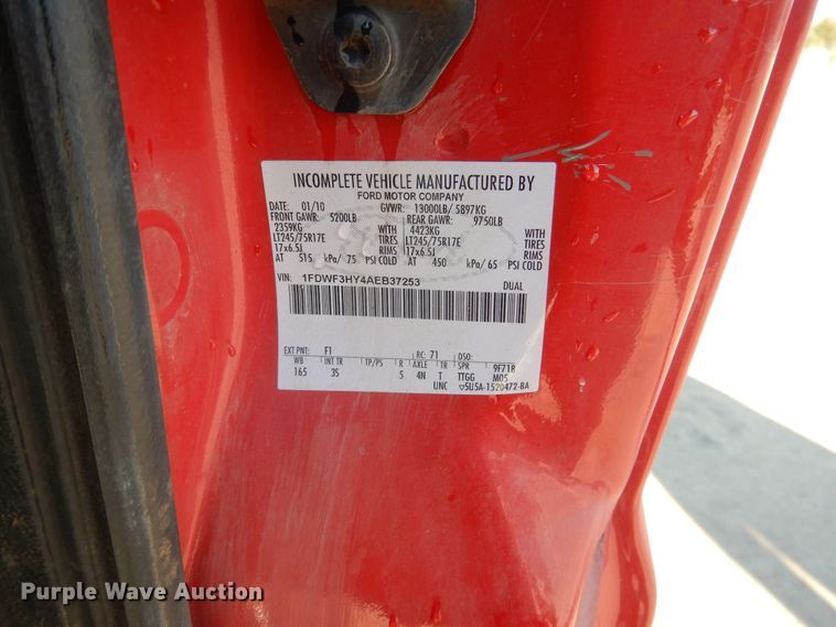 image for item DE4045 2010 Ford F350 XLT pickup truck cab and chassis