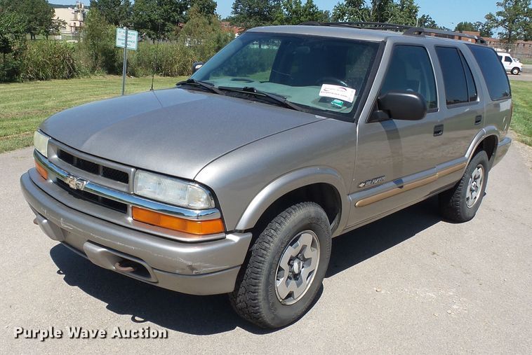 image for item DE7963 2004 Chevrolet Blazer SUV