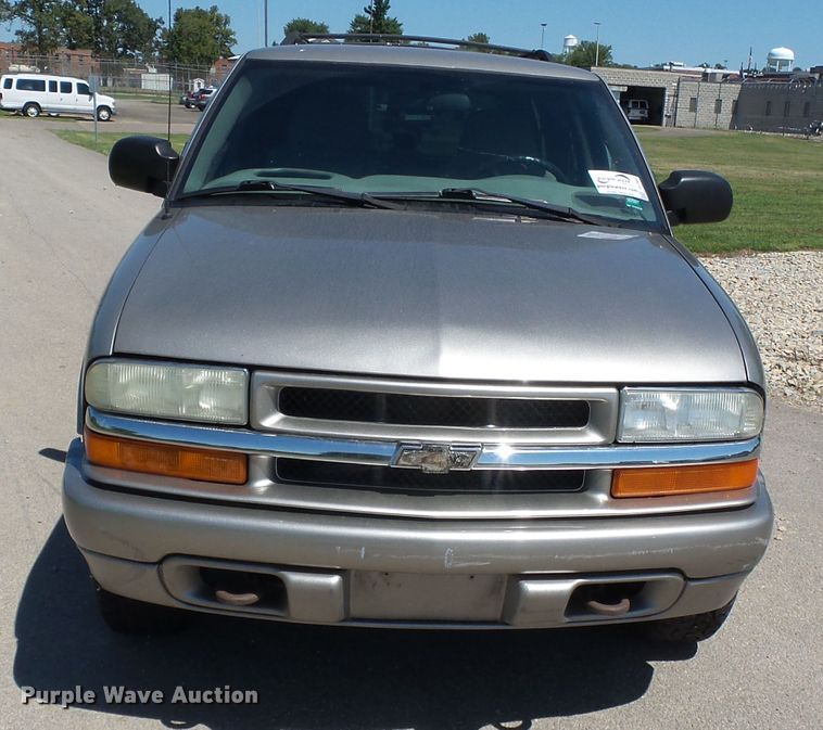 image for item DE7963 2004 Chevrolet Blazer SUV