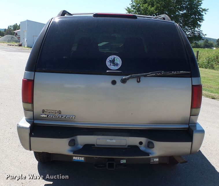 image for item DE7963 2004 Chevrolet Blazer SUV