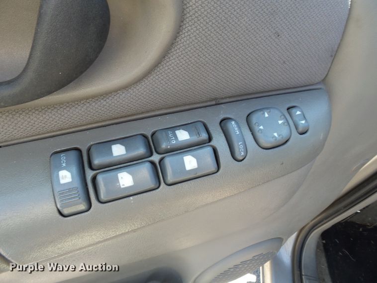 image for item DE7963 2004 Chevrolet Blazer SUV