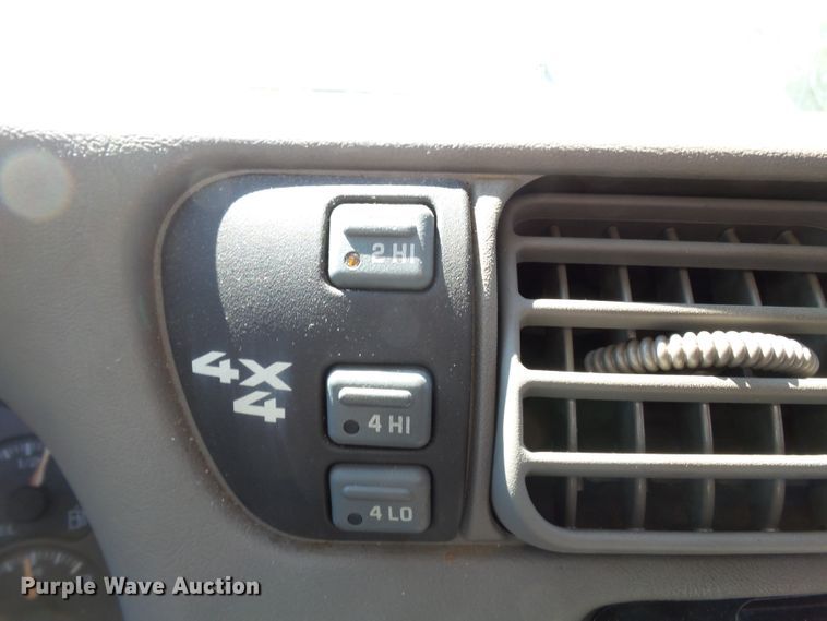 image for item DE7963 2004 Chevrolet Blazer SUV