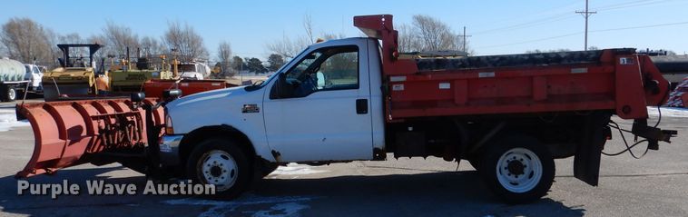 image for item DG5873 2002 Ford F550 dump truck