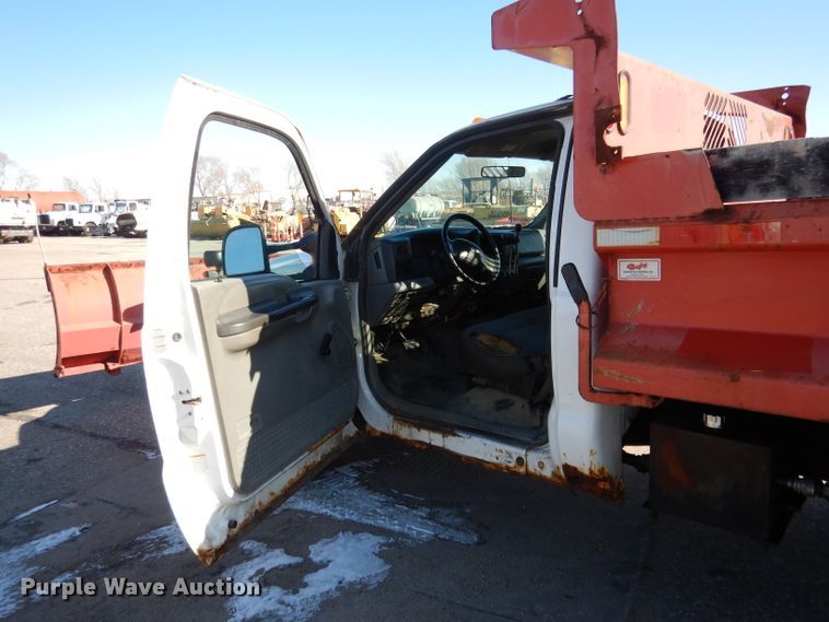 image for item DG5873 2002 Ford F550 dump truck