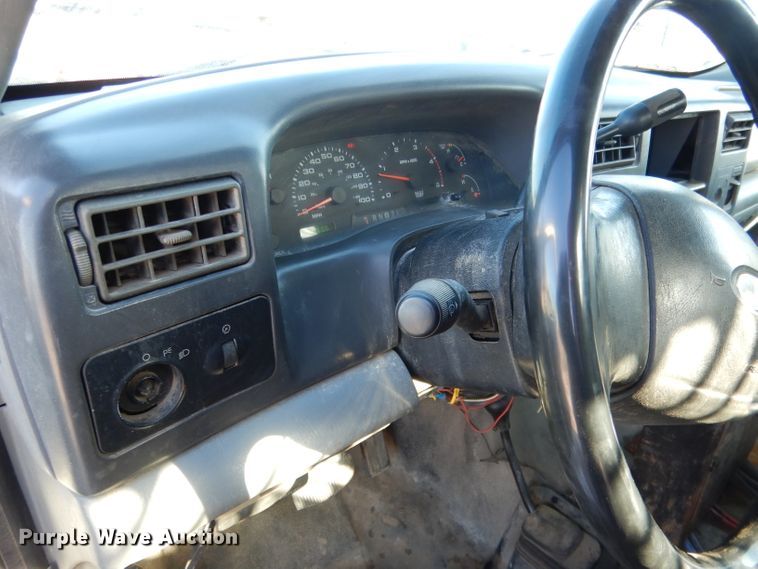 image for item DG5873 2002 Ford F550 dump truck