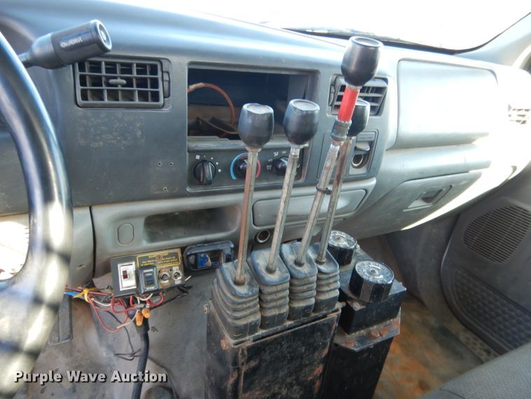 image for item DG5873 2002 Ford F550 dump truck