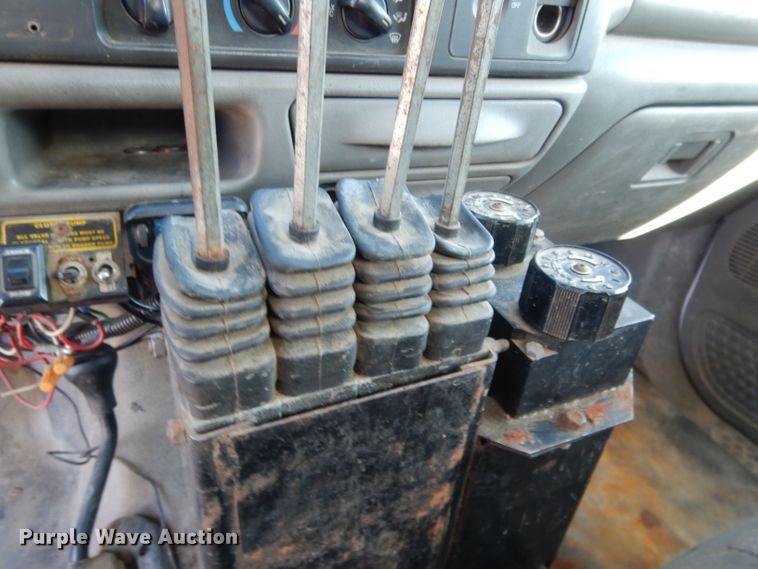 image for item DG5873 2002 Ford F550 dump truck