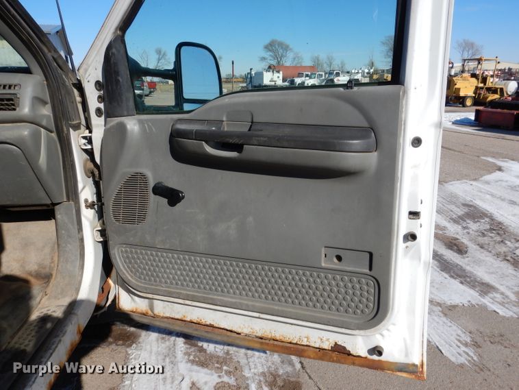 image for item DG5873 2002 Ford F550 dump truck