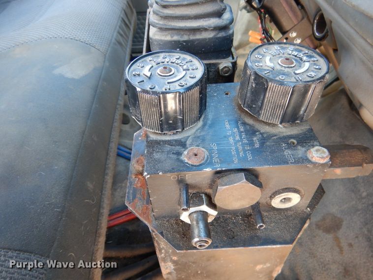 image for item DG5873 2002 Ford F550 dump truck