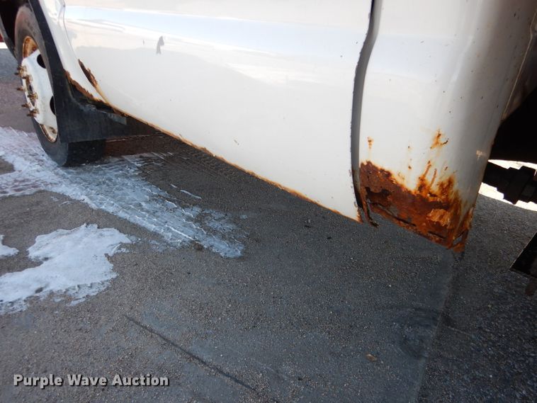 image for item DG5873 2002 Ford F550 dump truck