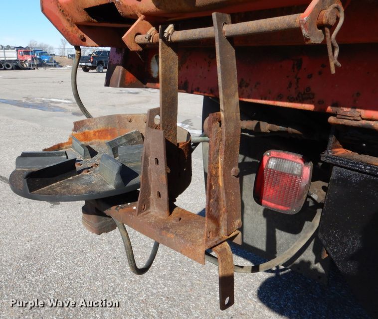 image for item DG5873 2002 Ford F550 dump truck