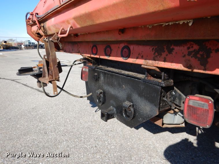 image for item DG5873 2002 Ford F550 dump truck