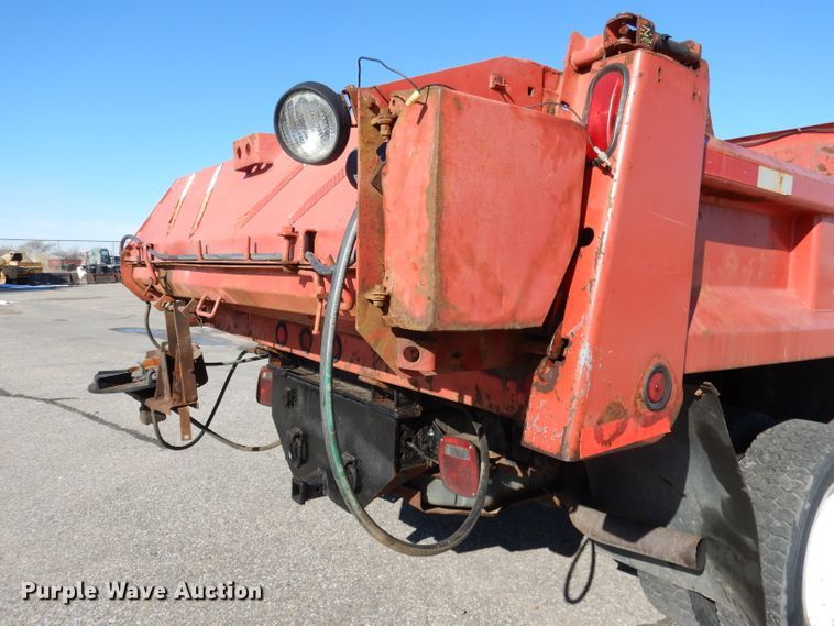 image for item DG5873 2002 Ford F550 dump truck