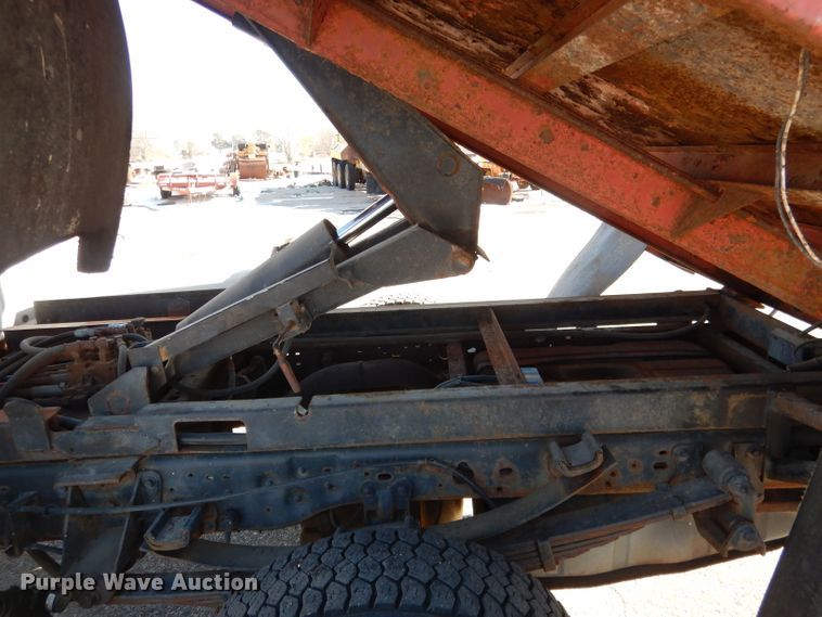 image for item DG5873 2002 Ford F550 dump truck