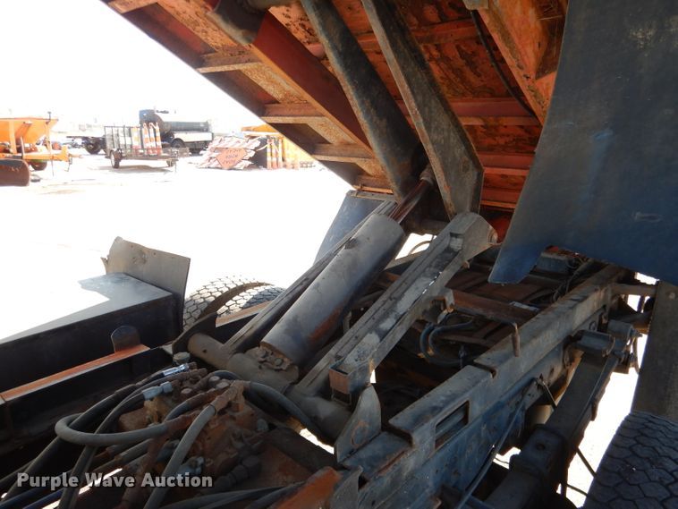 image for item DG5873 2002 Ford F550 dump truck