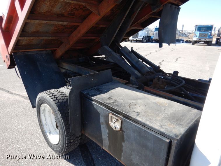 image for item DG5873 2002 Ford F550 dump truck
