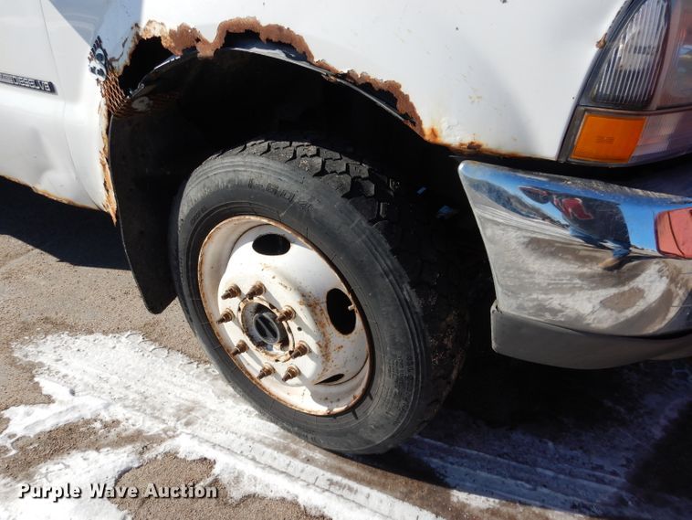 image for item DG5873 2002 Ford F550 dump truck