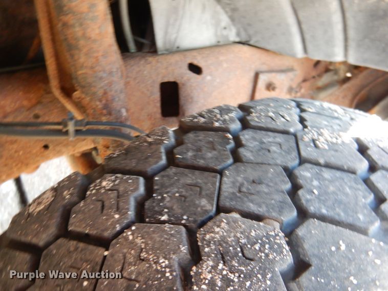 image for item DG5873 2002 Ford F550 dump truck