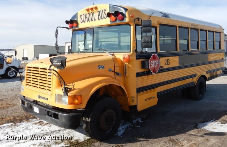 image for item DG5875 2000 International 3800 school bus