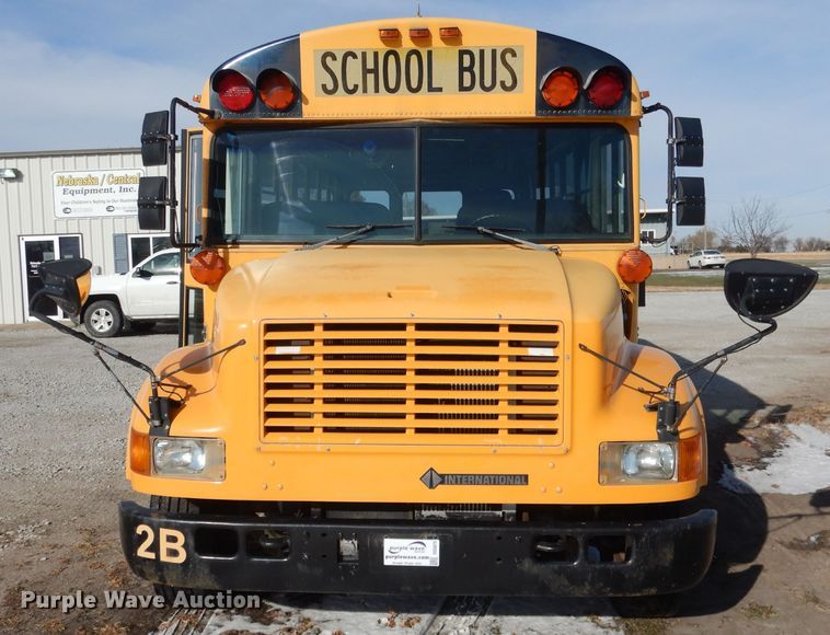 image for item DG5875 2000 International 3800 school bus