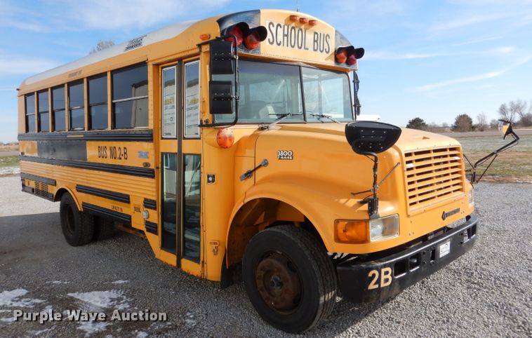 image for item DG5875 2000 International 3800 school bus