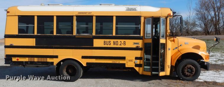 image for item DG5875 2000 International 3800 school bus