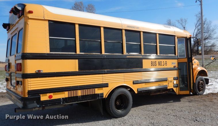 image for item DG5875 2000 International 3800 school bus