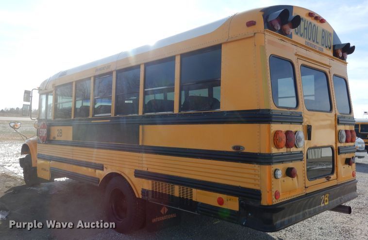 image for item DG5875 2000 International 3800 school bus