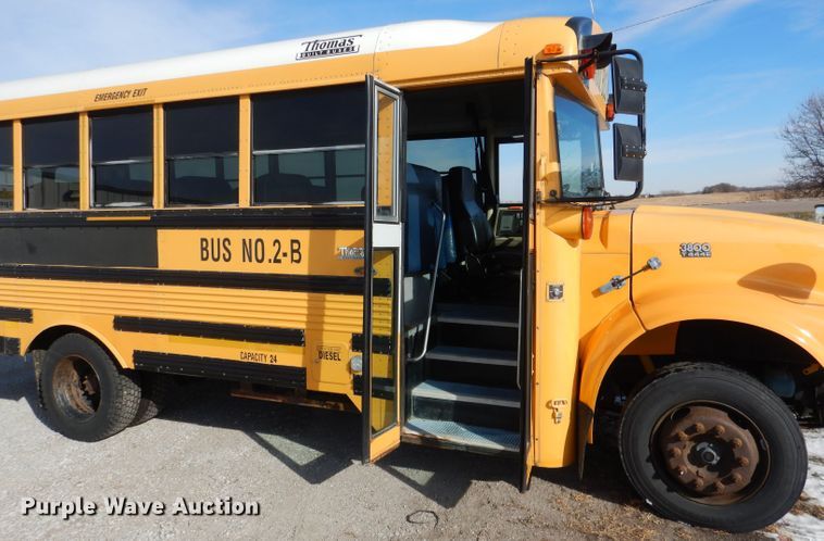 image for item DG5875 2000 International 3800 school bus