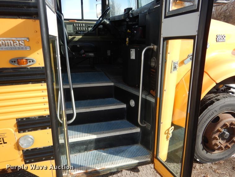 image for item DG5875 2000 International 3800 school bus