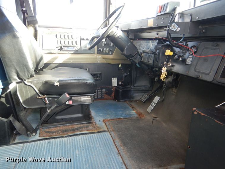 image for item DG5875 2000 International 3800 school bus