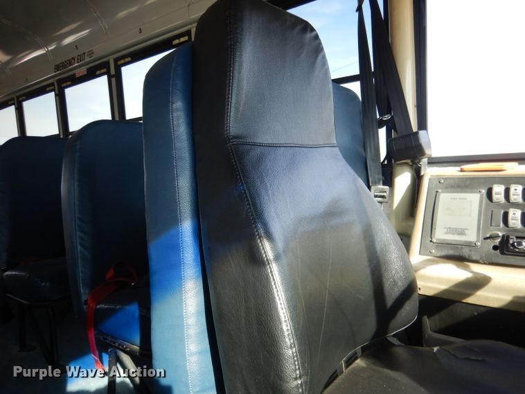 image for item DG5875 2000 International 3800 school bus