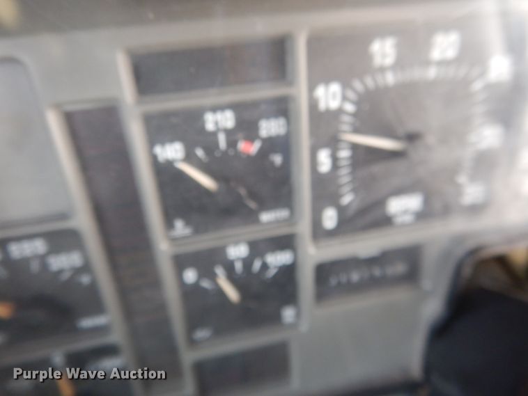 image for item DG5875 2000 International 3800 school bus